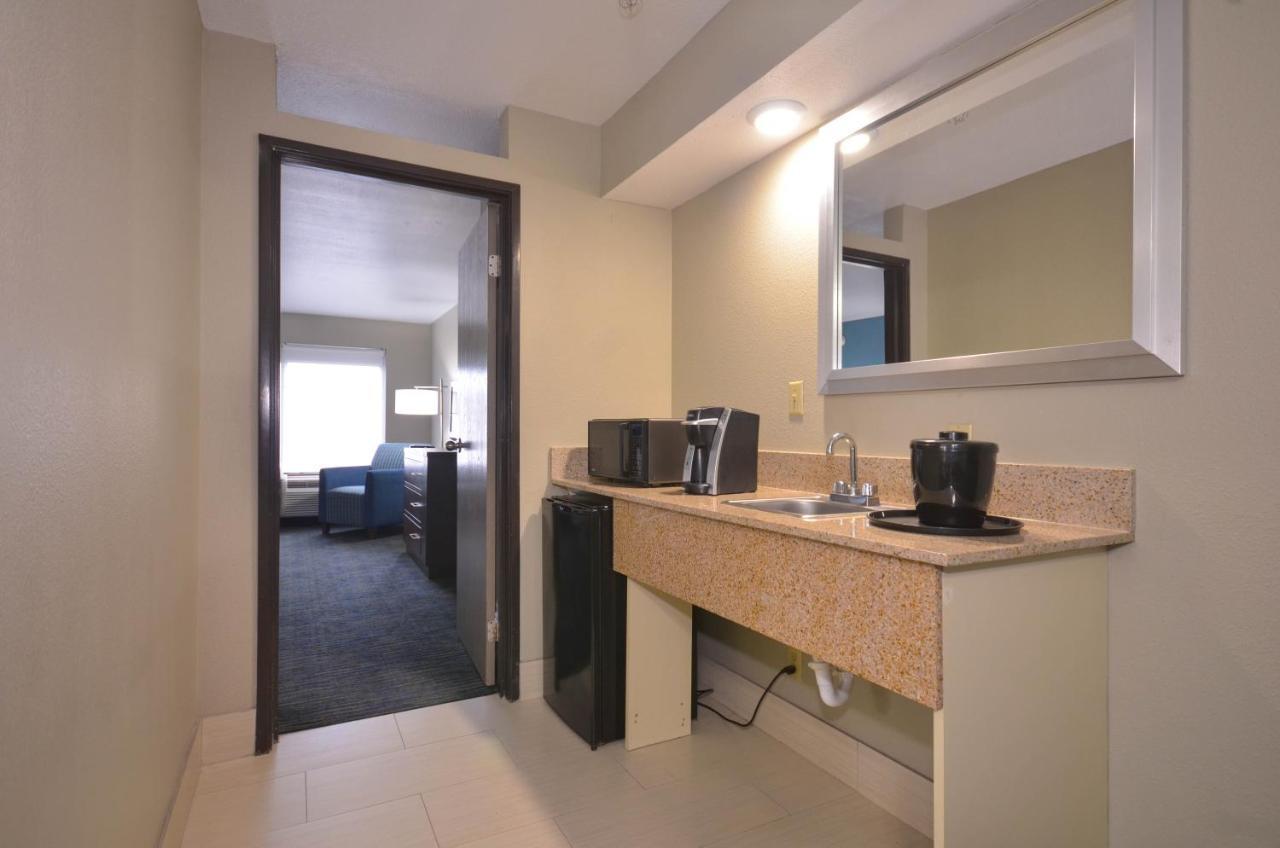 Holiday Inn Express & Suites Fayetteville University Of Arkansas Area By Ihg מראה חיצוני תמונה
