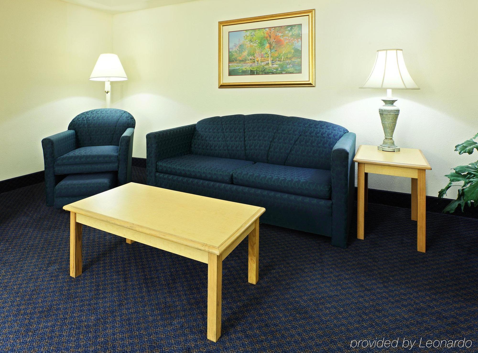 Holiday Inn Express & Suites Fayetteville University Of Arkansas Area By Ihg חדר תמונה